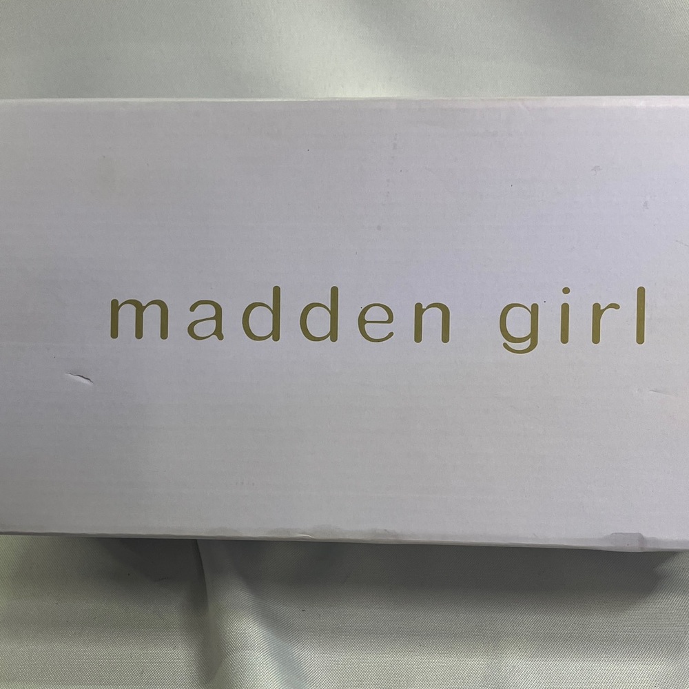 Madden Girl Women's Light Brown Leather Thong Sandals - Picture 8 of 9